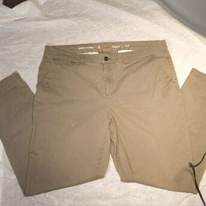 💥Gap Khaki's size 16